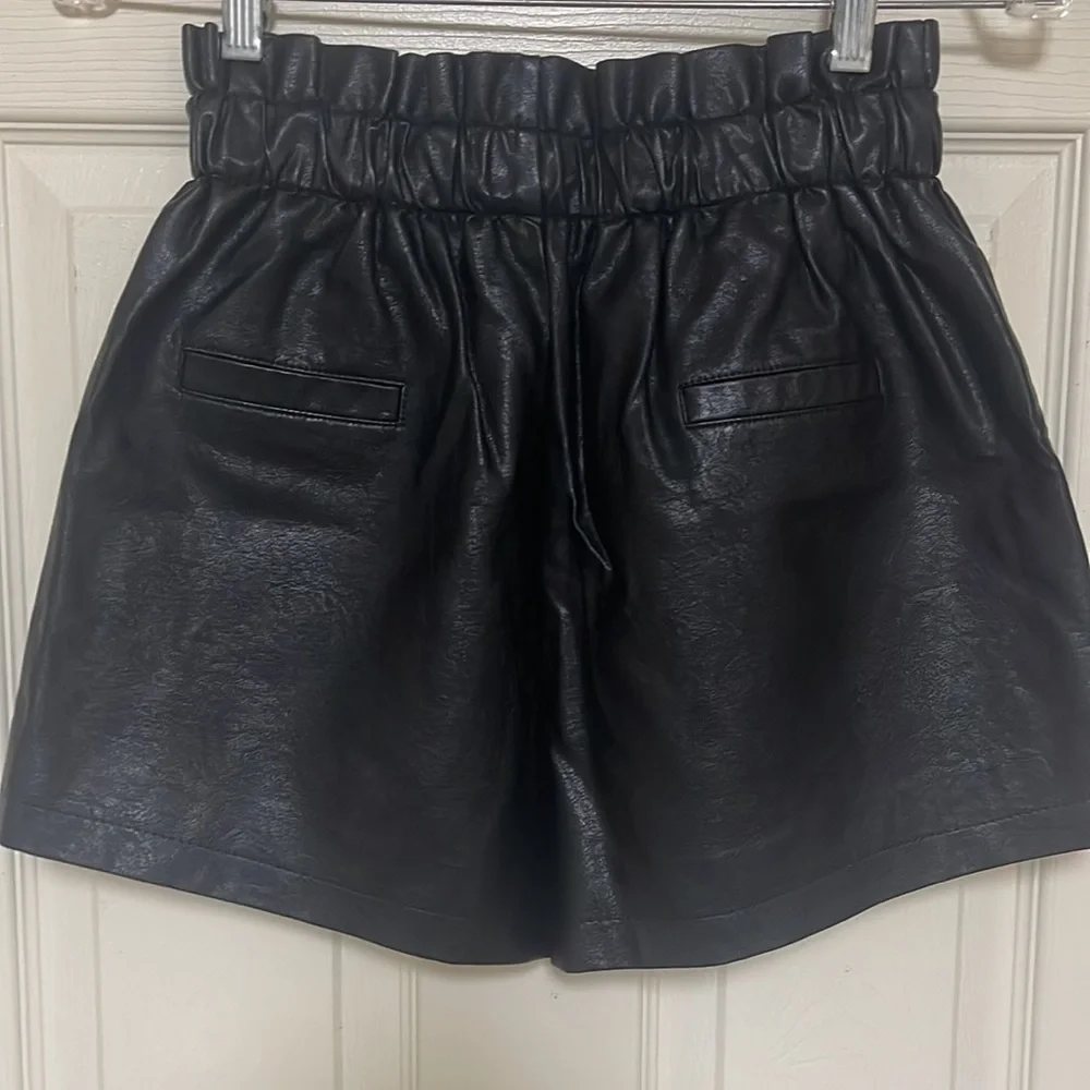 SCHHJZPJ size Medium pleather shorts. Black. Pockets. New!
